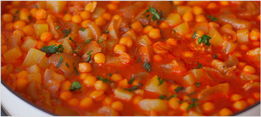 Ají de Patas tradicional con garbanzos